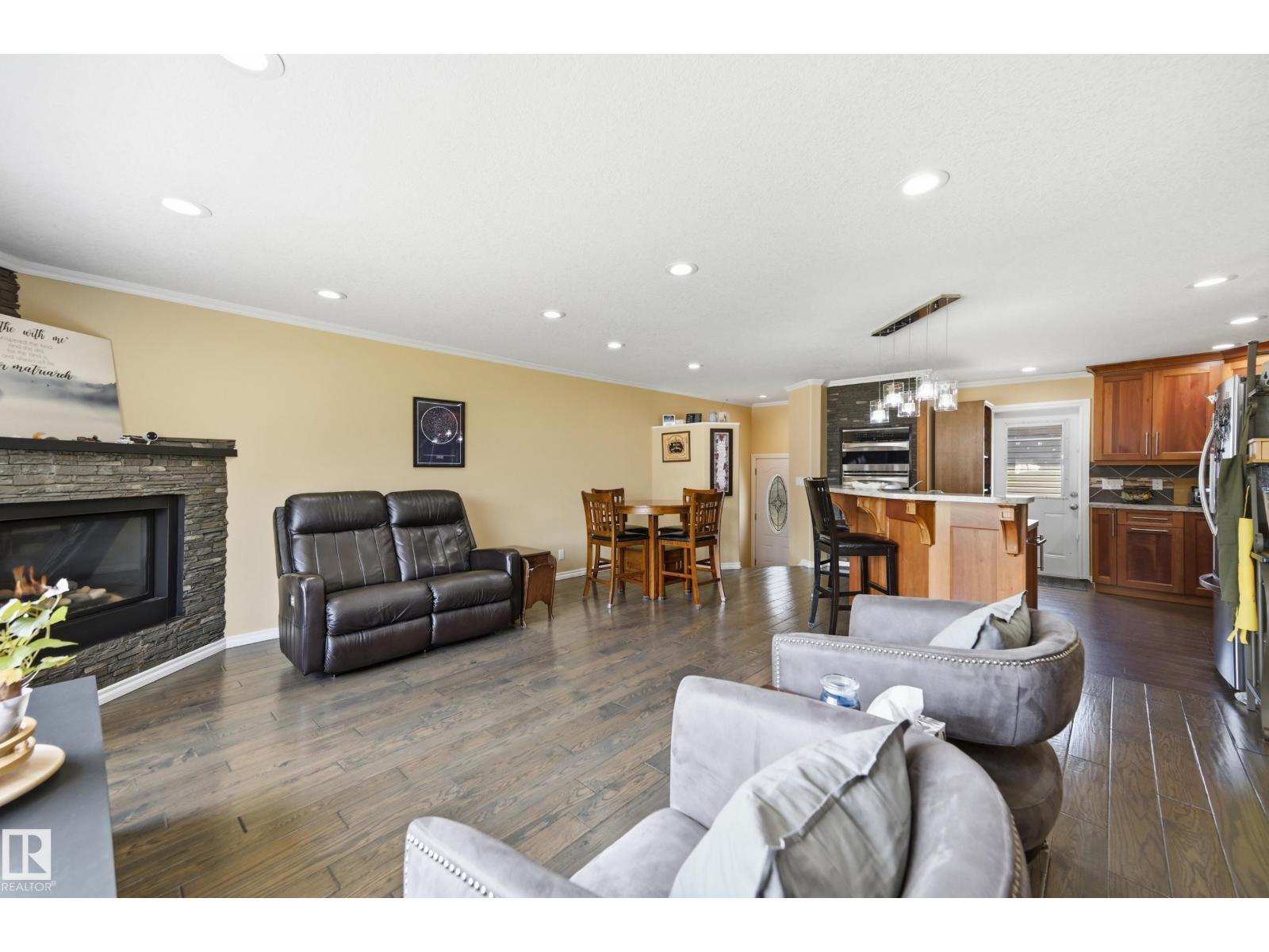 5028 47 ST - 10