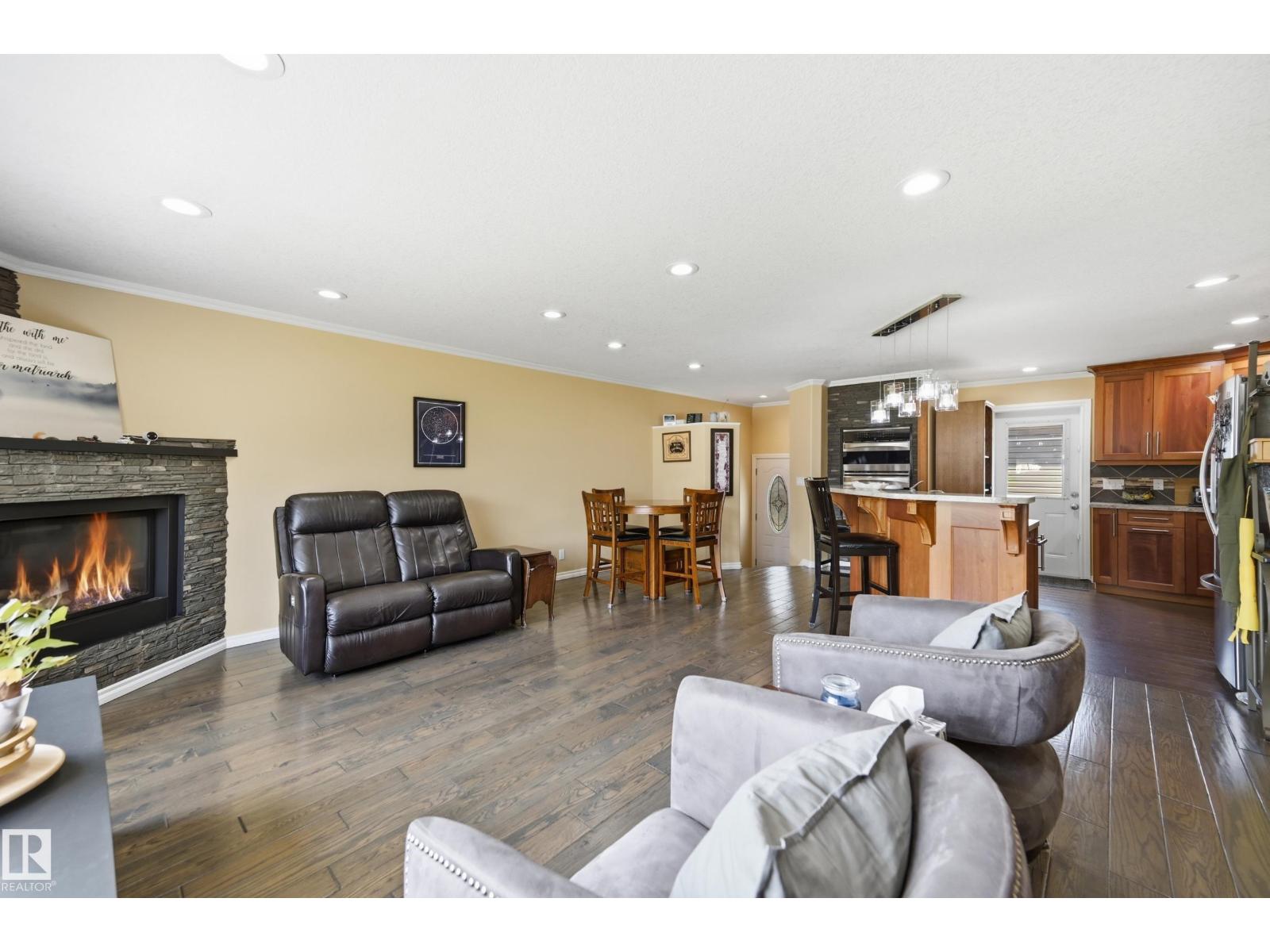 5028 47 ST - 11
