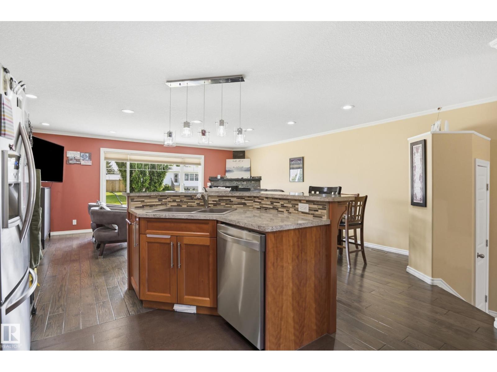 5028 47 ST - 15