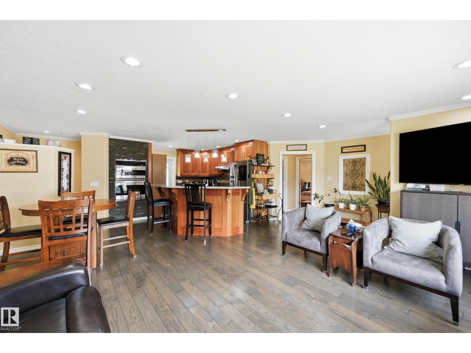 5028 47 ST - 19