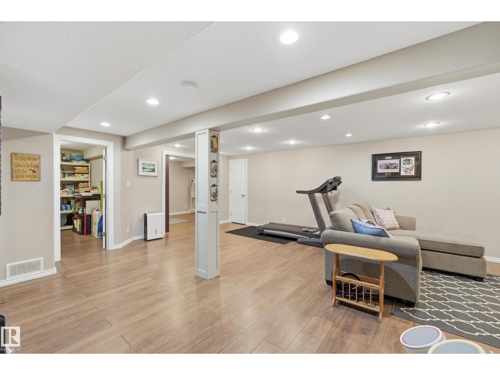 5028 47 ST - 28