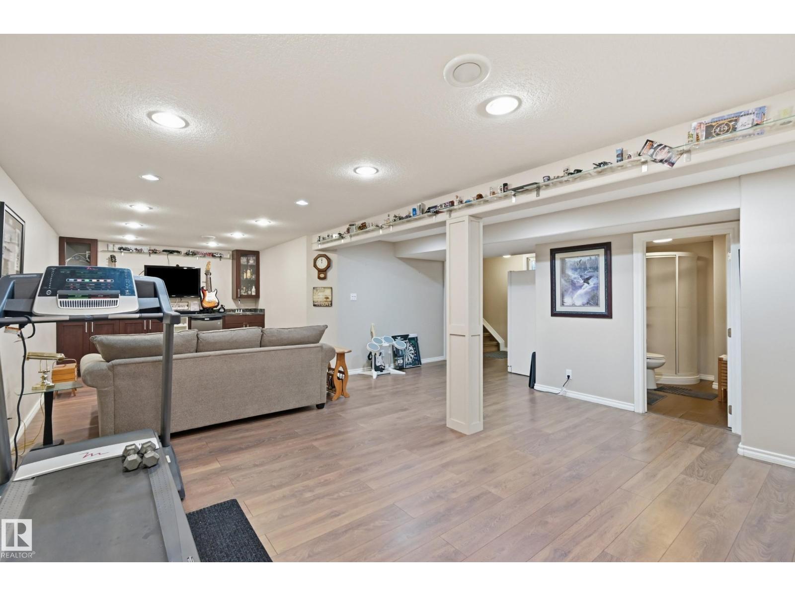 5028 47 ST - 29