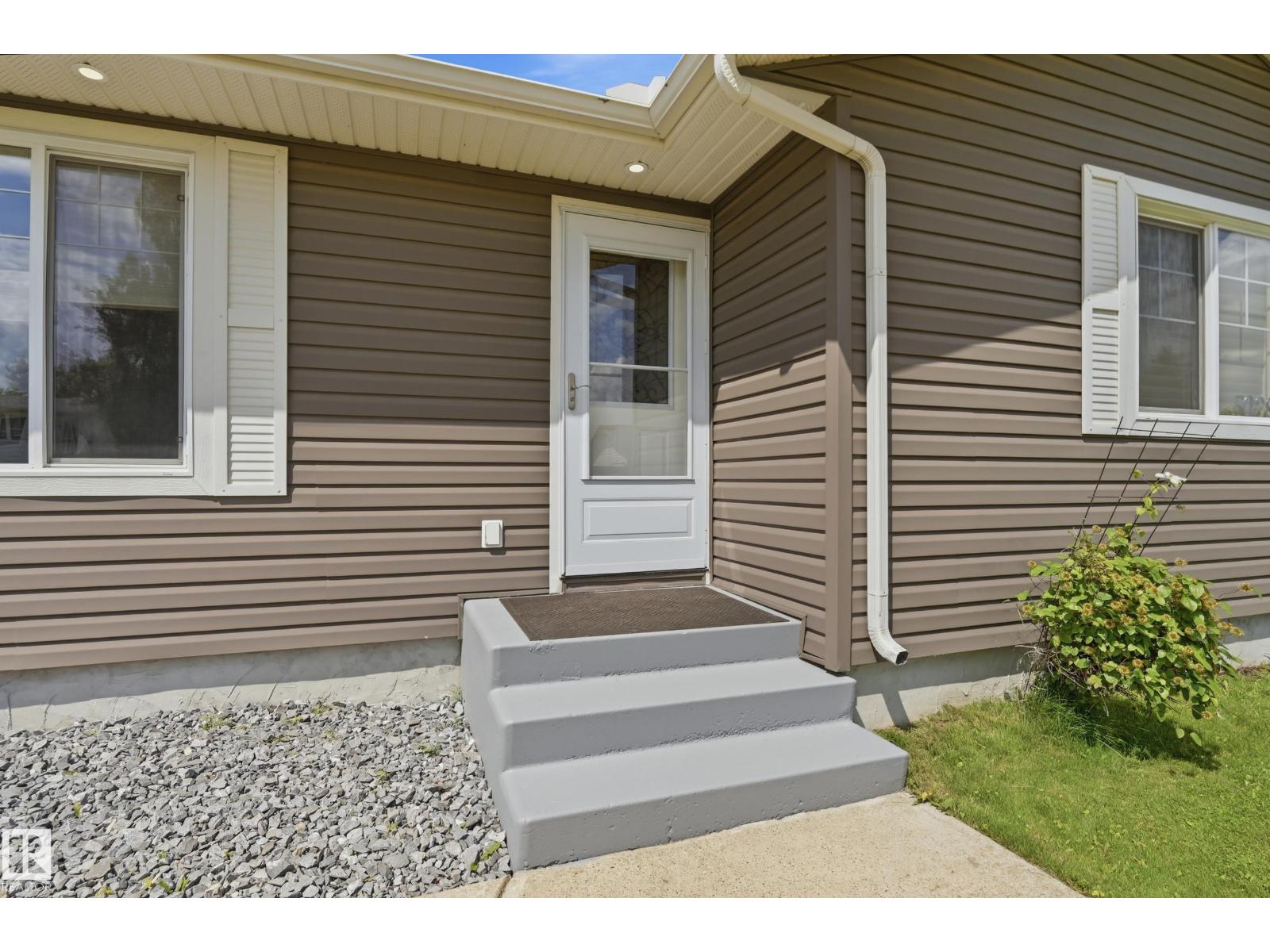 5028 47 ST - 3