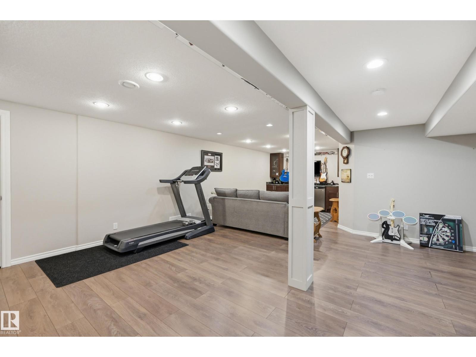 5028 47 ST - 30
