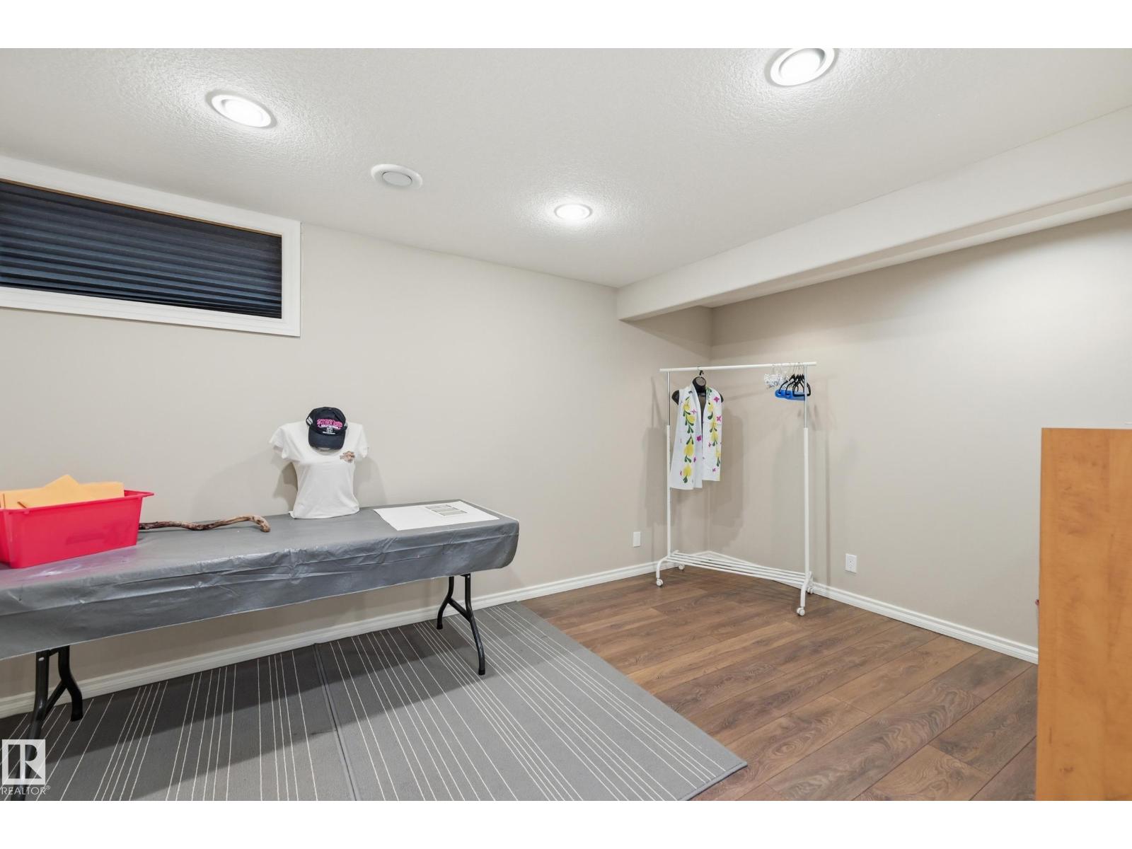 5028 47 ST - 33