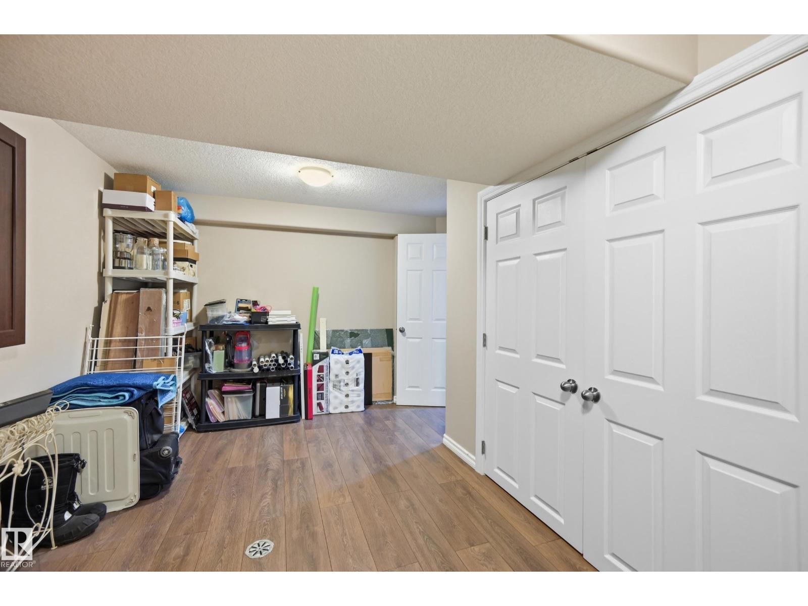 5028 47 ST - 35
