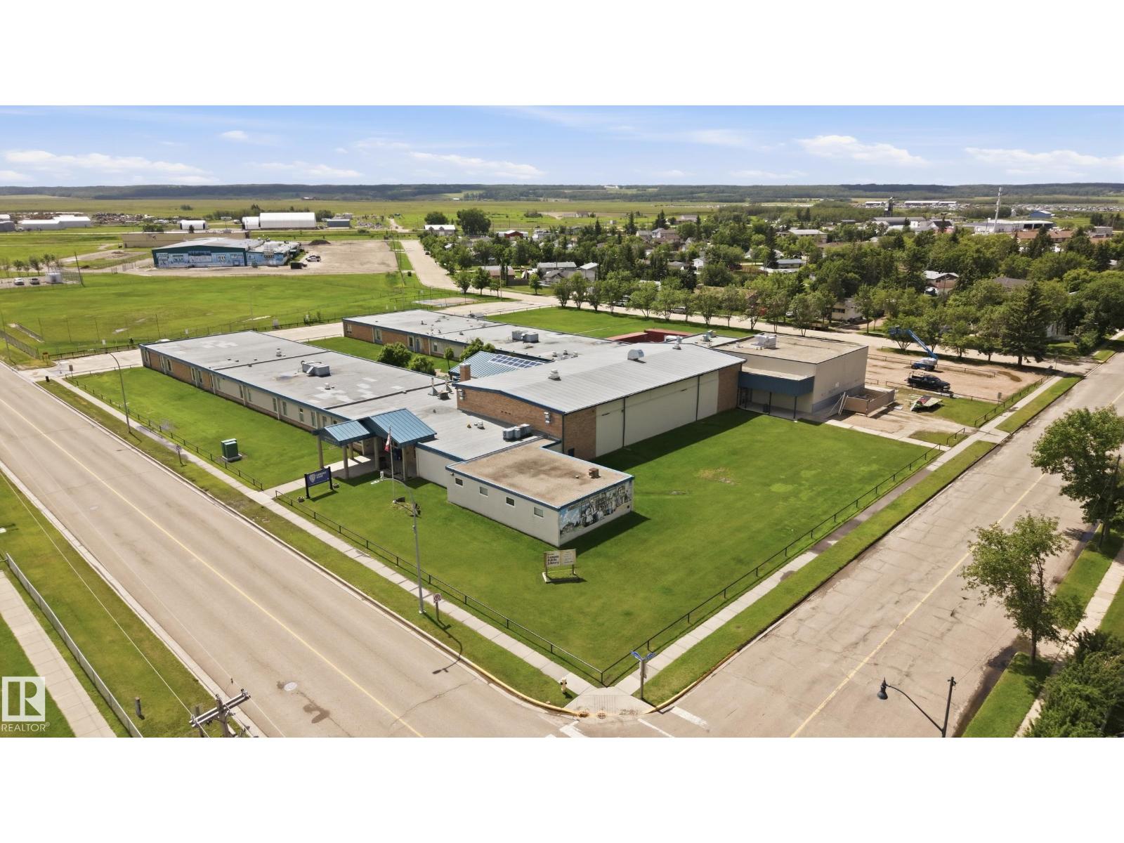 5028 47 ST - 58