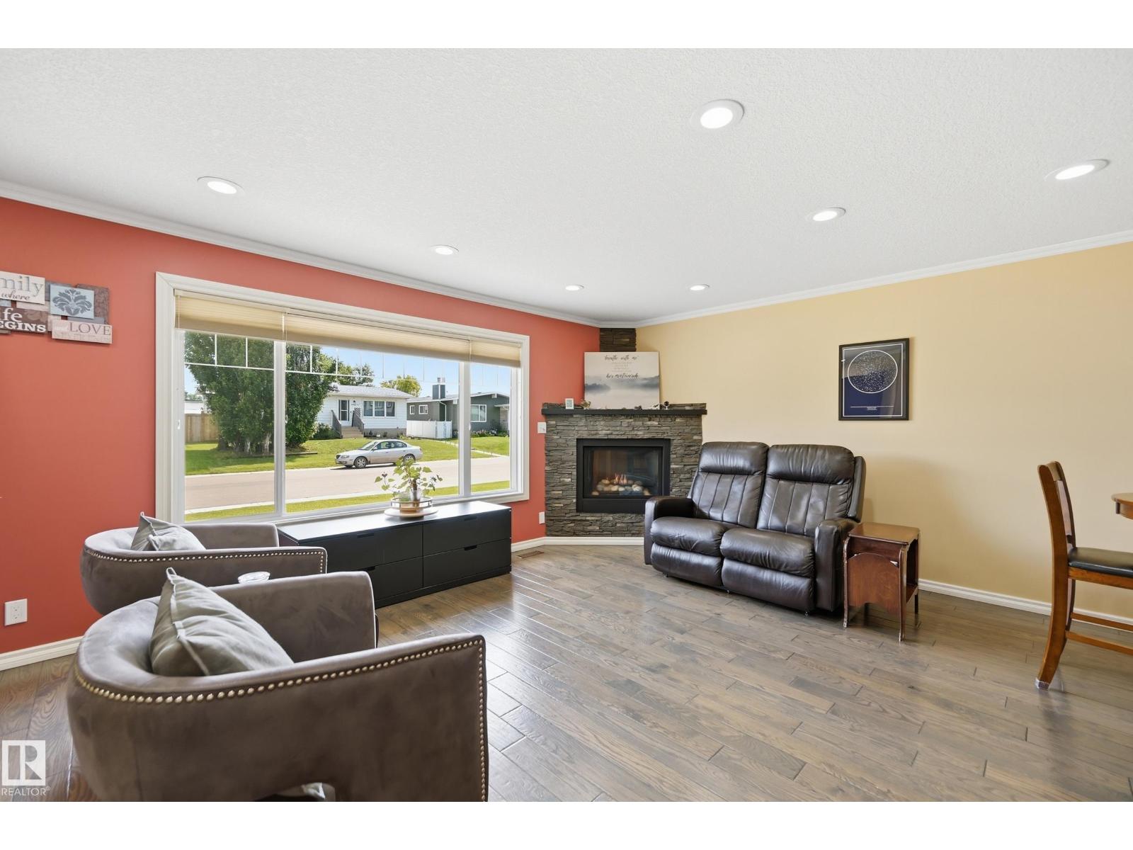 5028 47 ST - 7