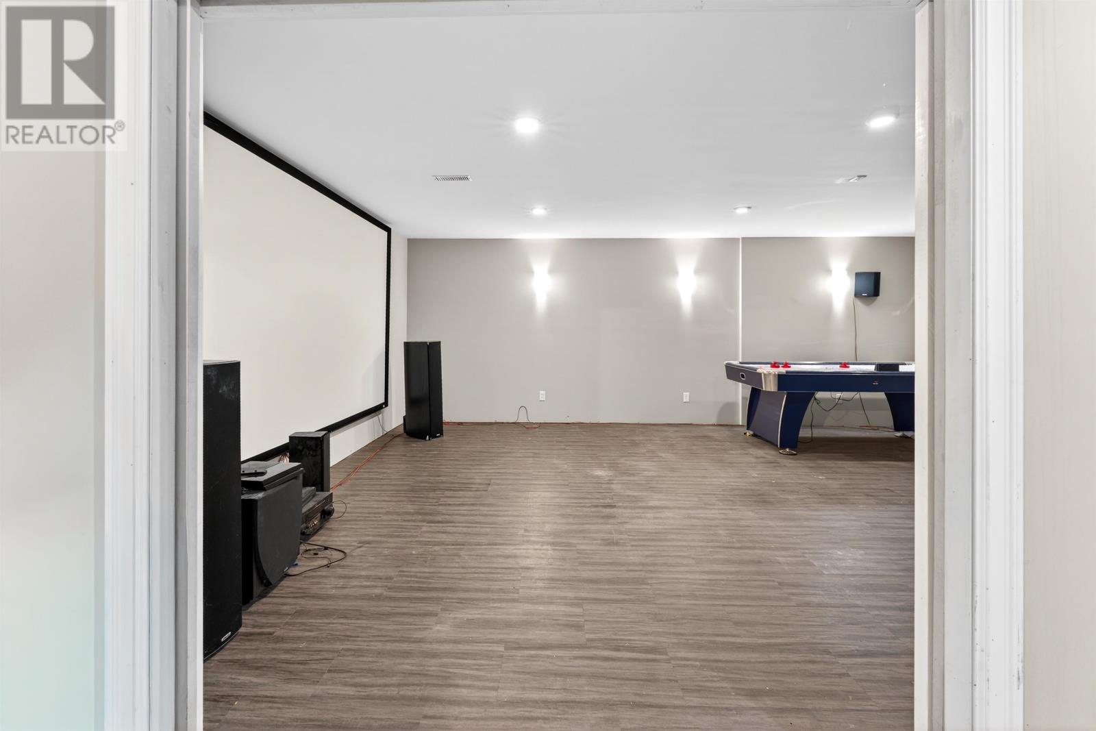 749 CITY VIEW Drive - 43