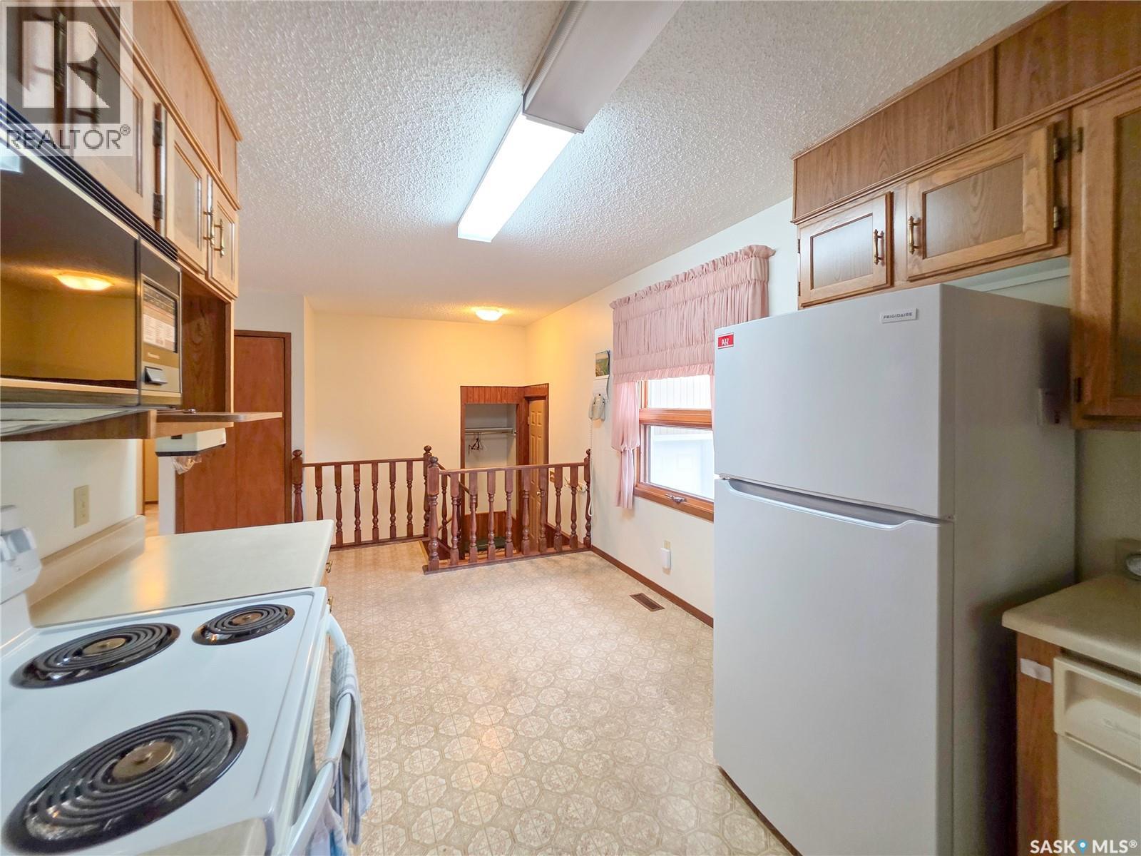 618 4th AVENUE W - 12