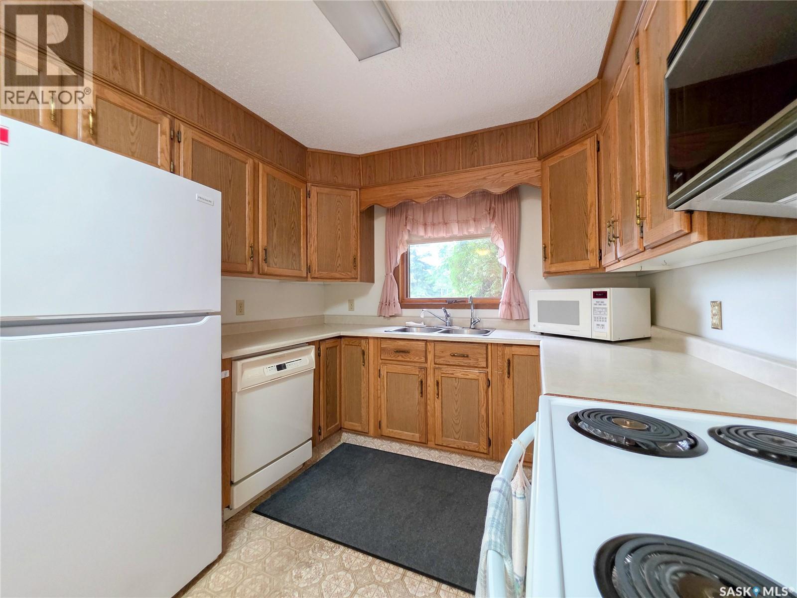 618 4th AVENUE W - 11