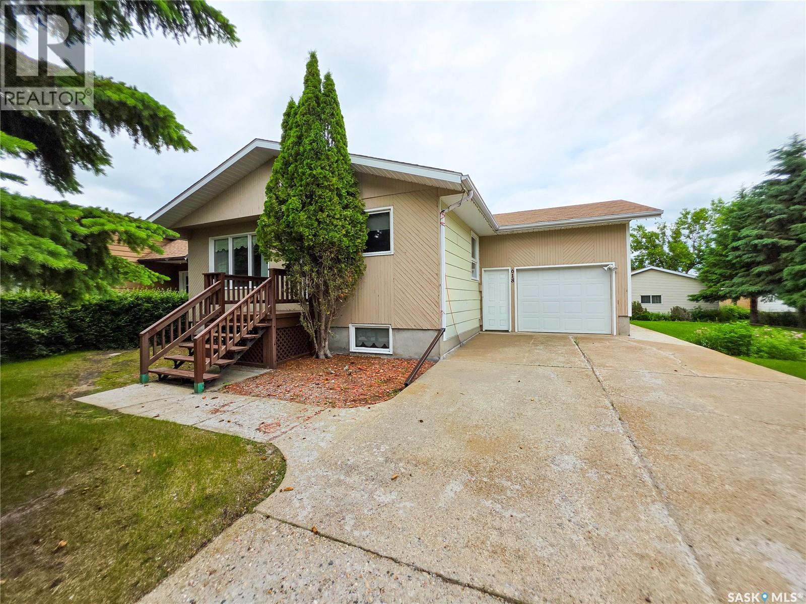 618 4th AVENUE W - 1