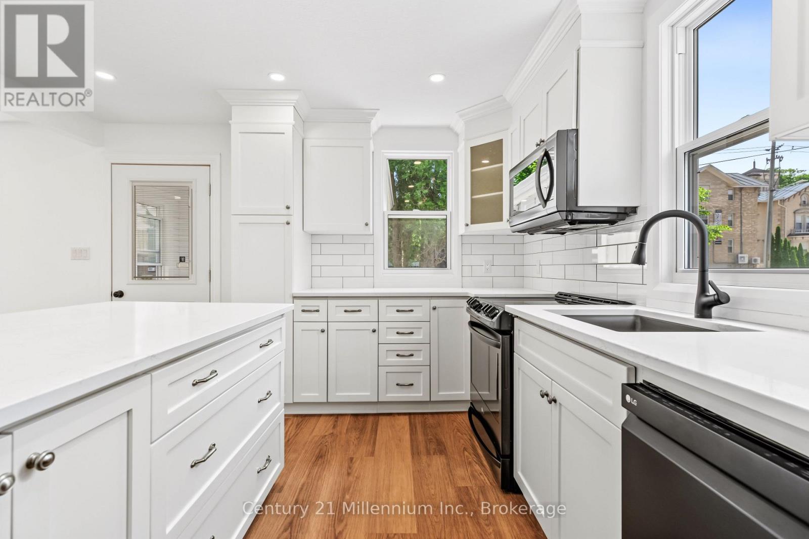 902 HURON TERRACE - 11