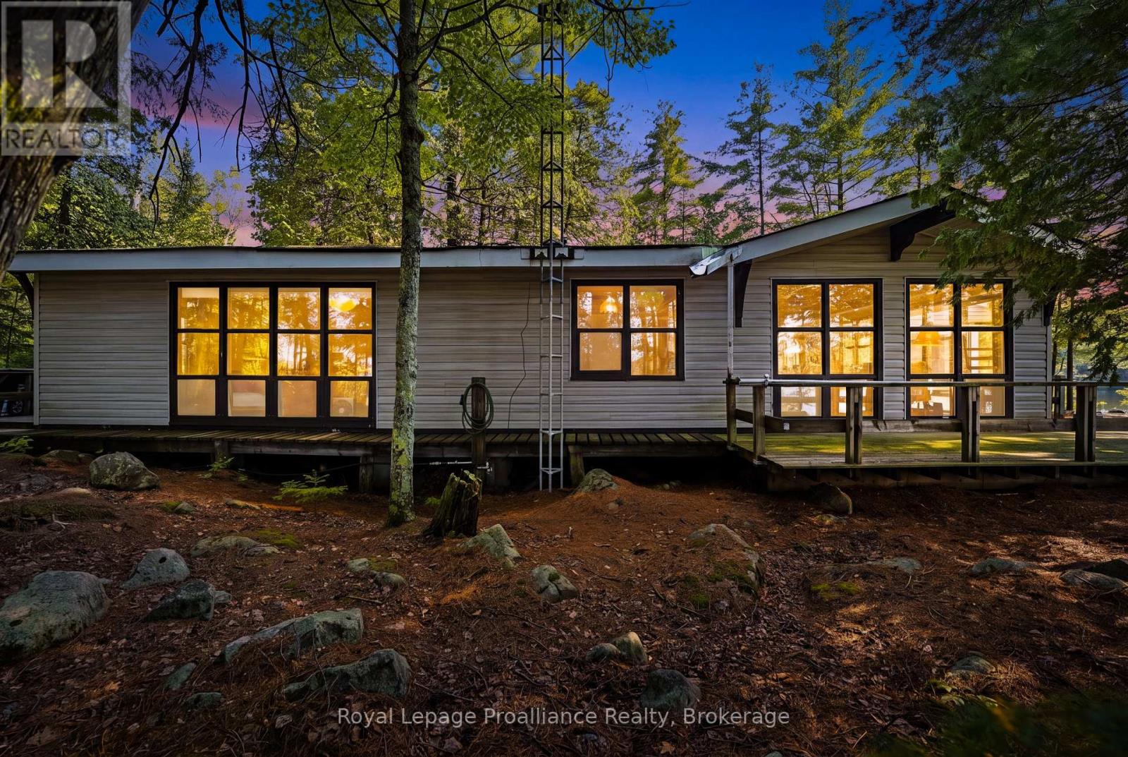 786 MAZINAW LAKE - 4