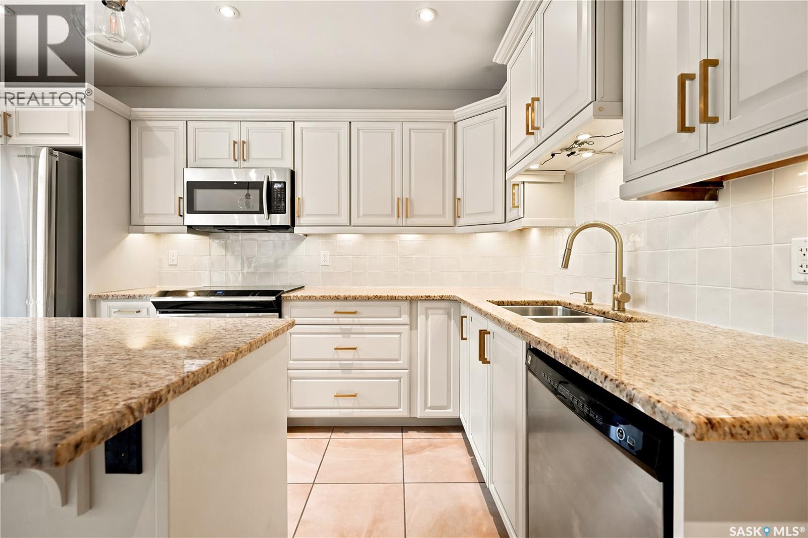 19 MARTIN CRESCENT — photo 15