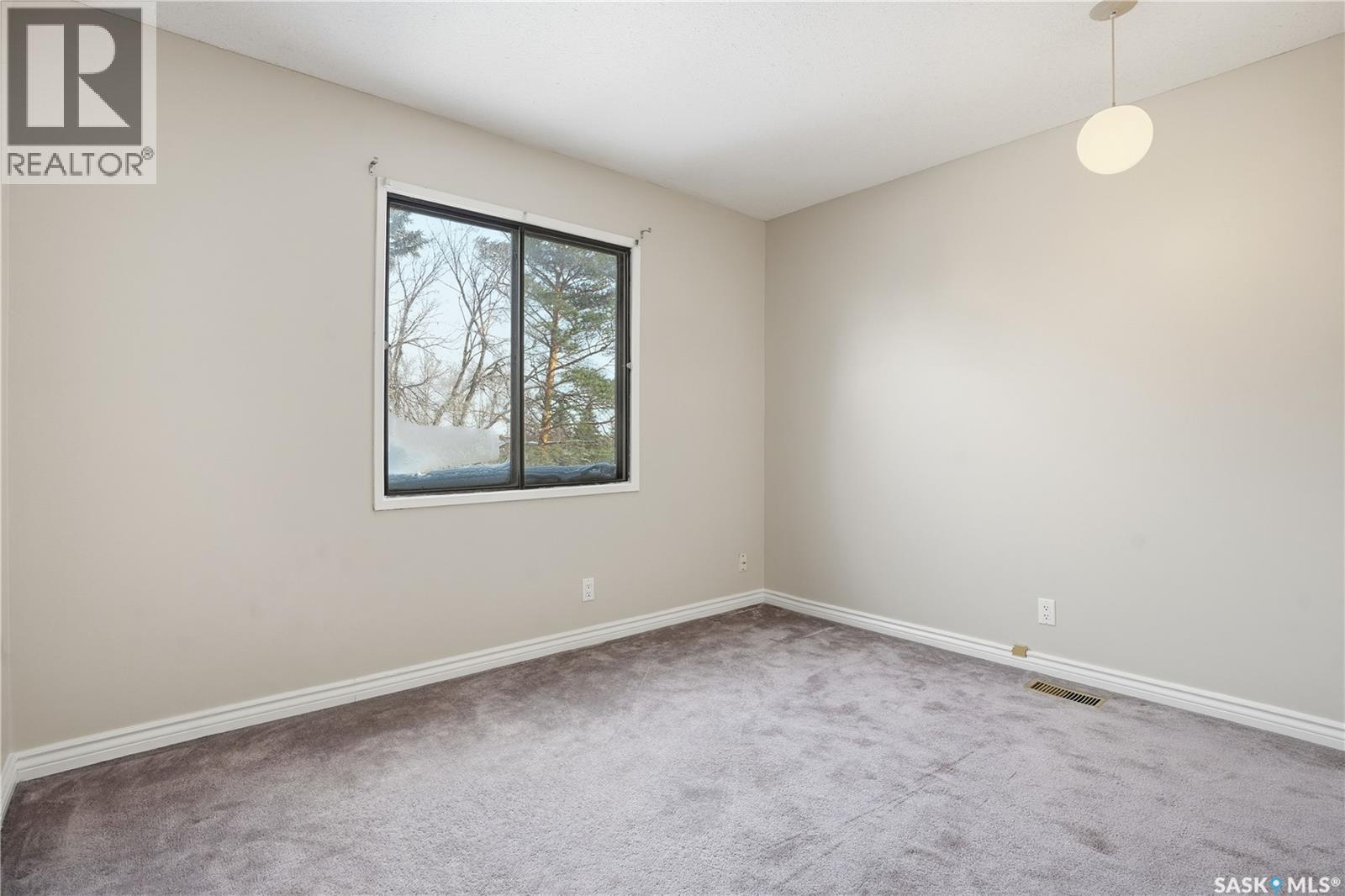 19 MARTIN CRESCENT — photo 43