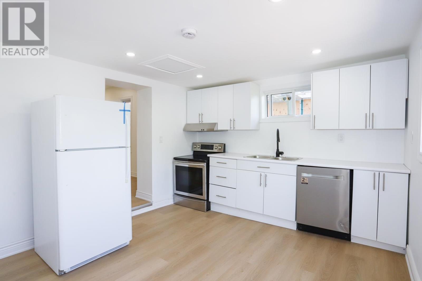 54 Cathcart ST - 18