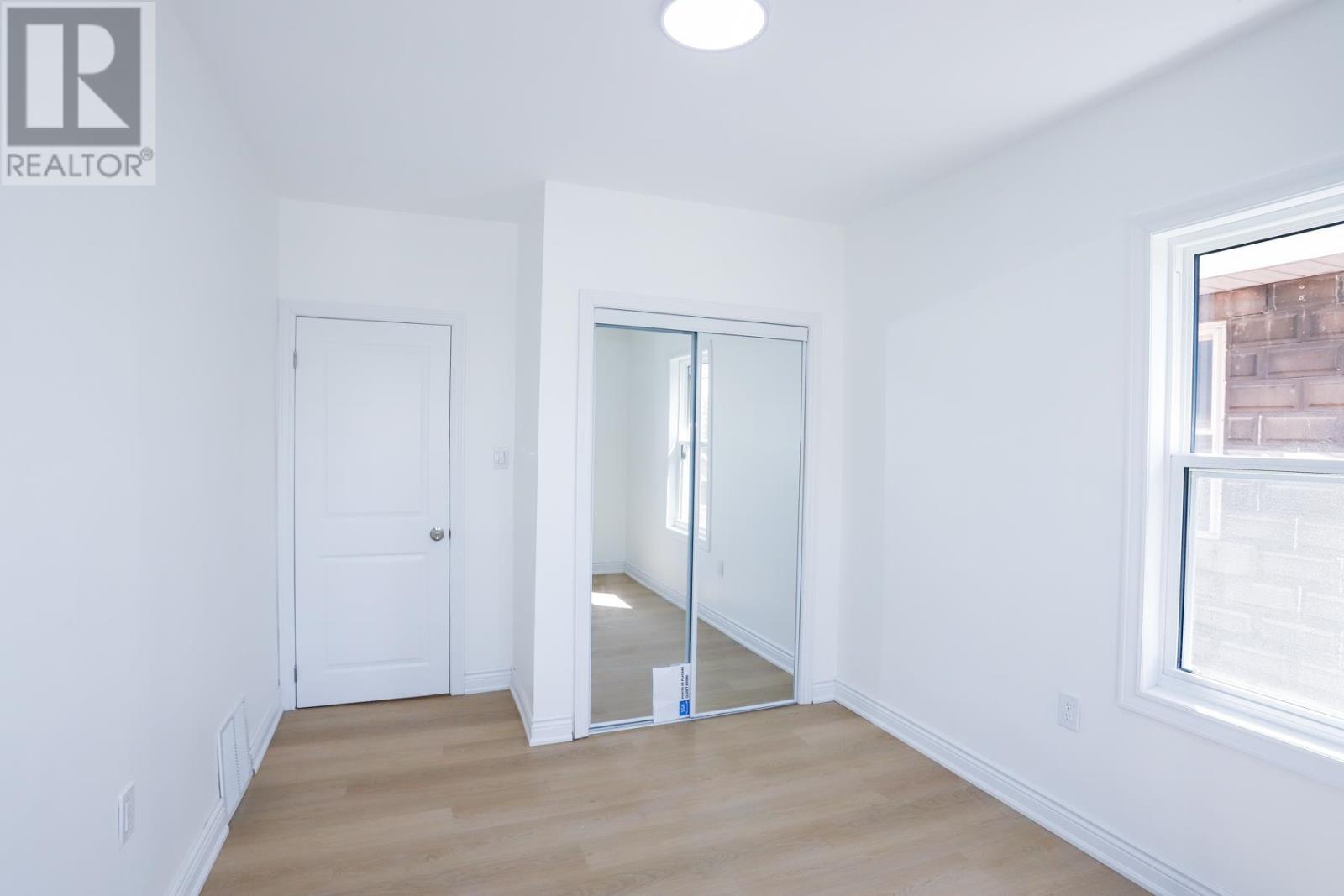 54 Cathcart ST - 15