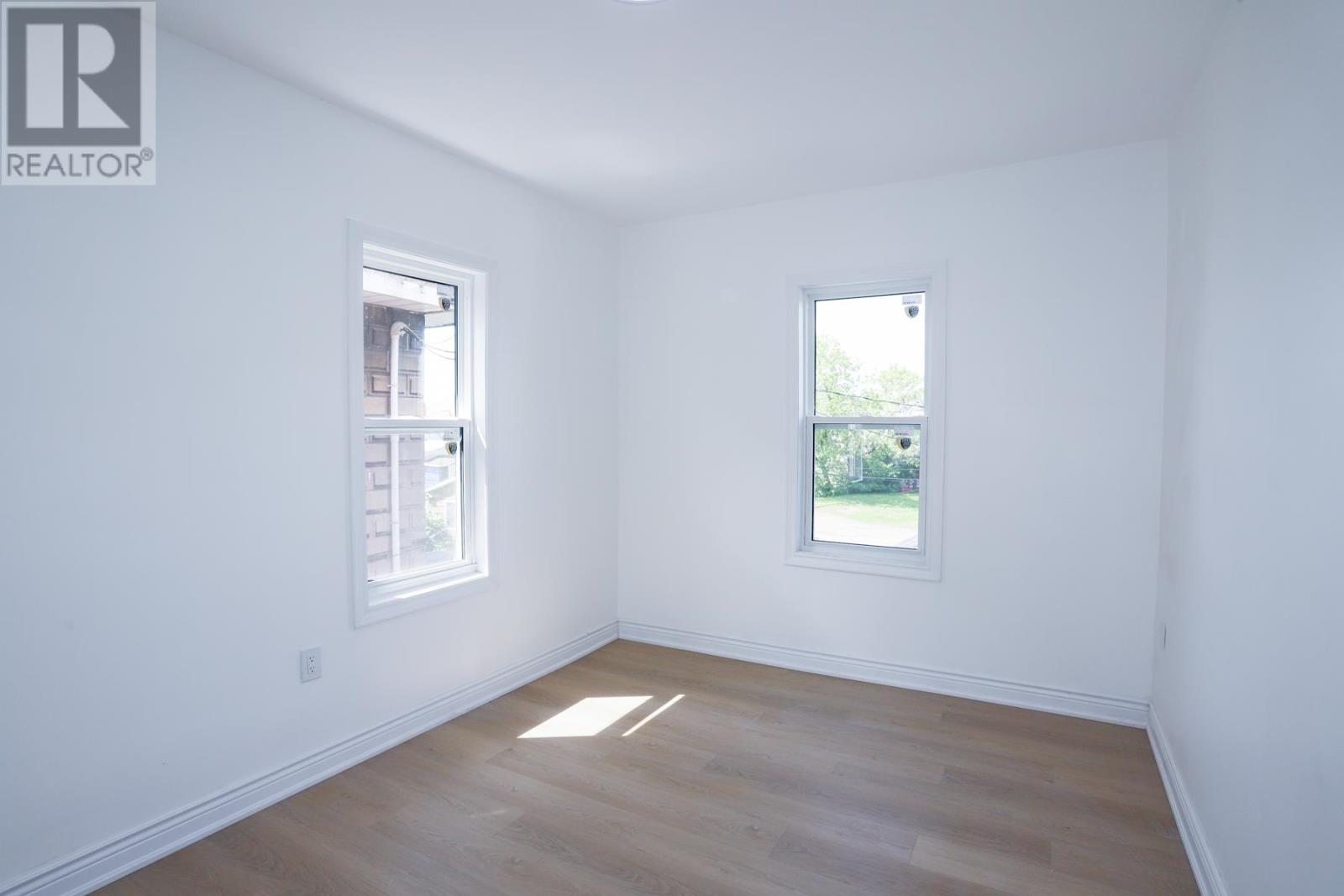54 Cathcart ST - 14