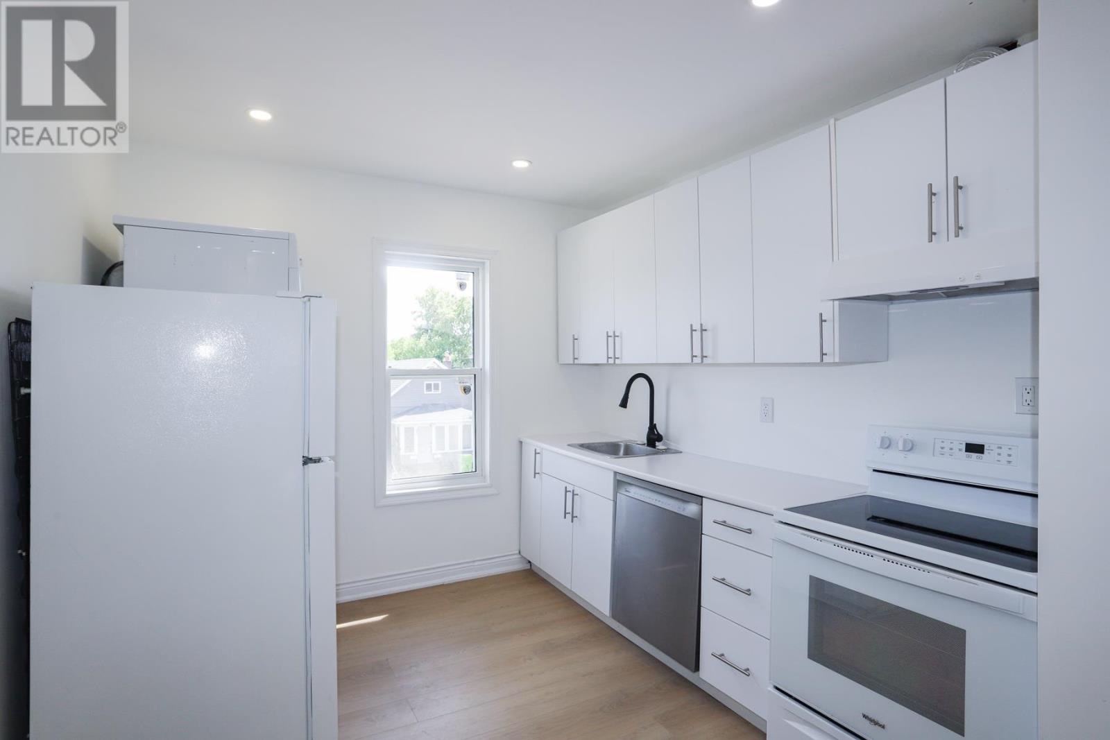 54 Cathcart ST - 5