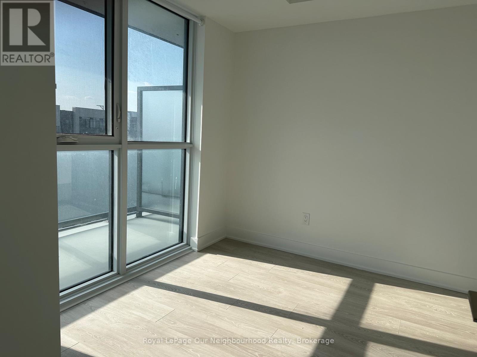 #2615 2545 SIMCOE STREET N - 11
