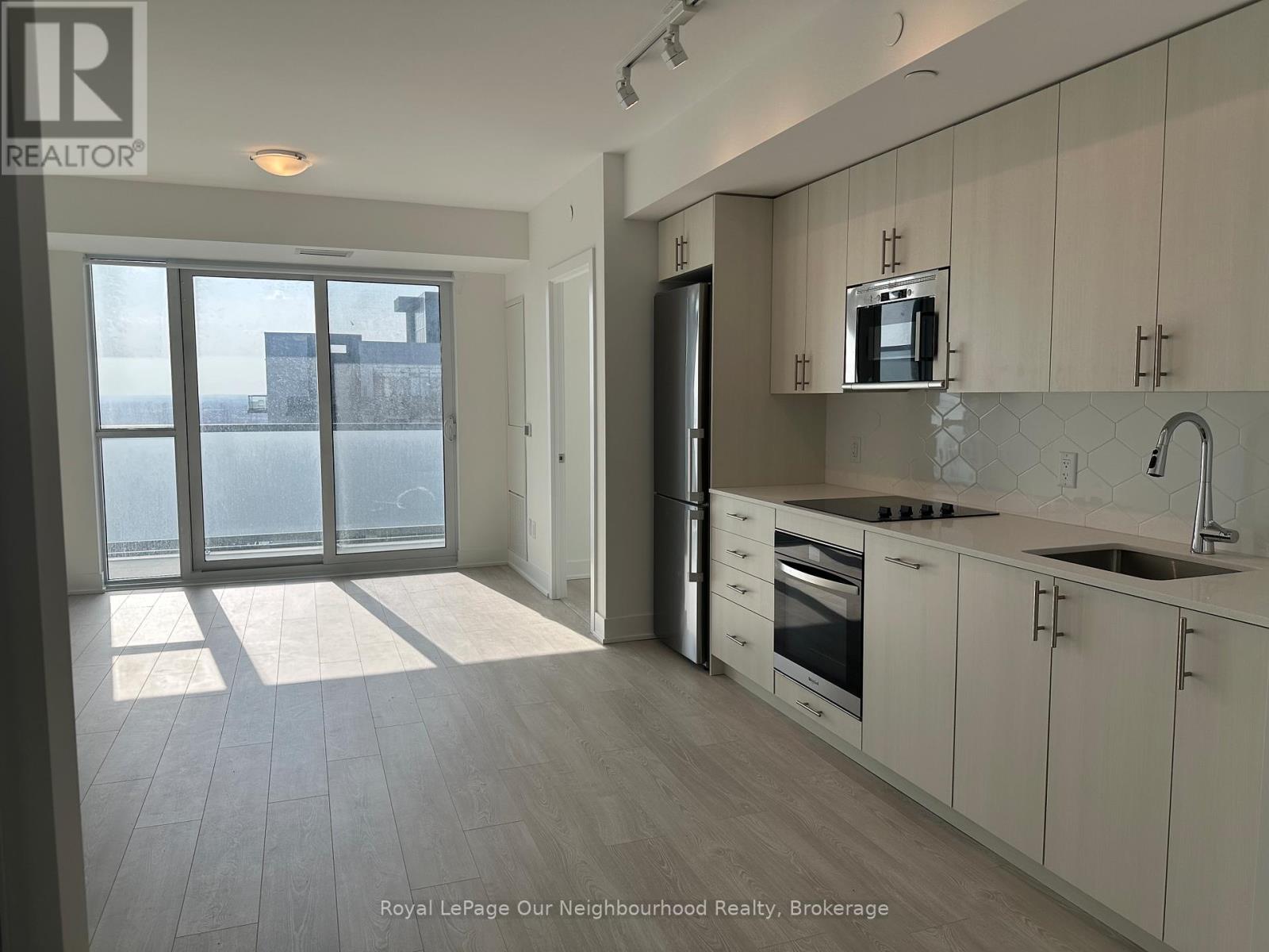 #2615 2545 SIMCOE STREET N - 4