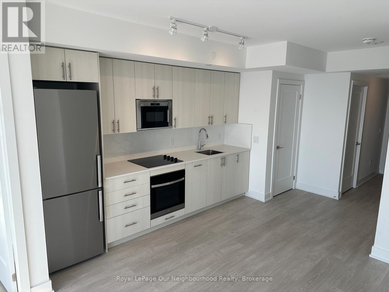 #2615 2545 SIMCOE STREET N - 6