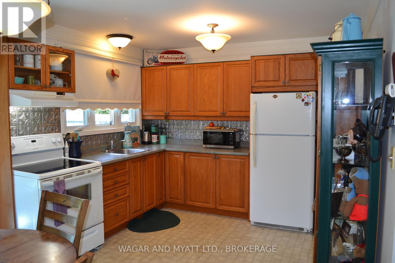 #30 60 WINCHESTER DRIVE - Image 3