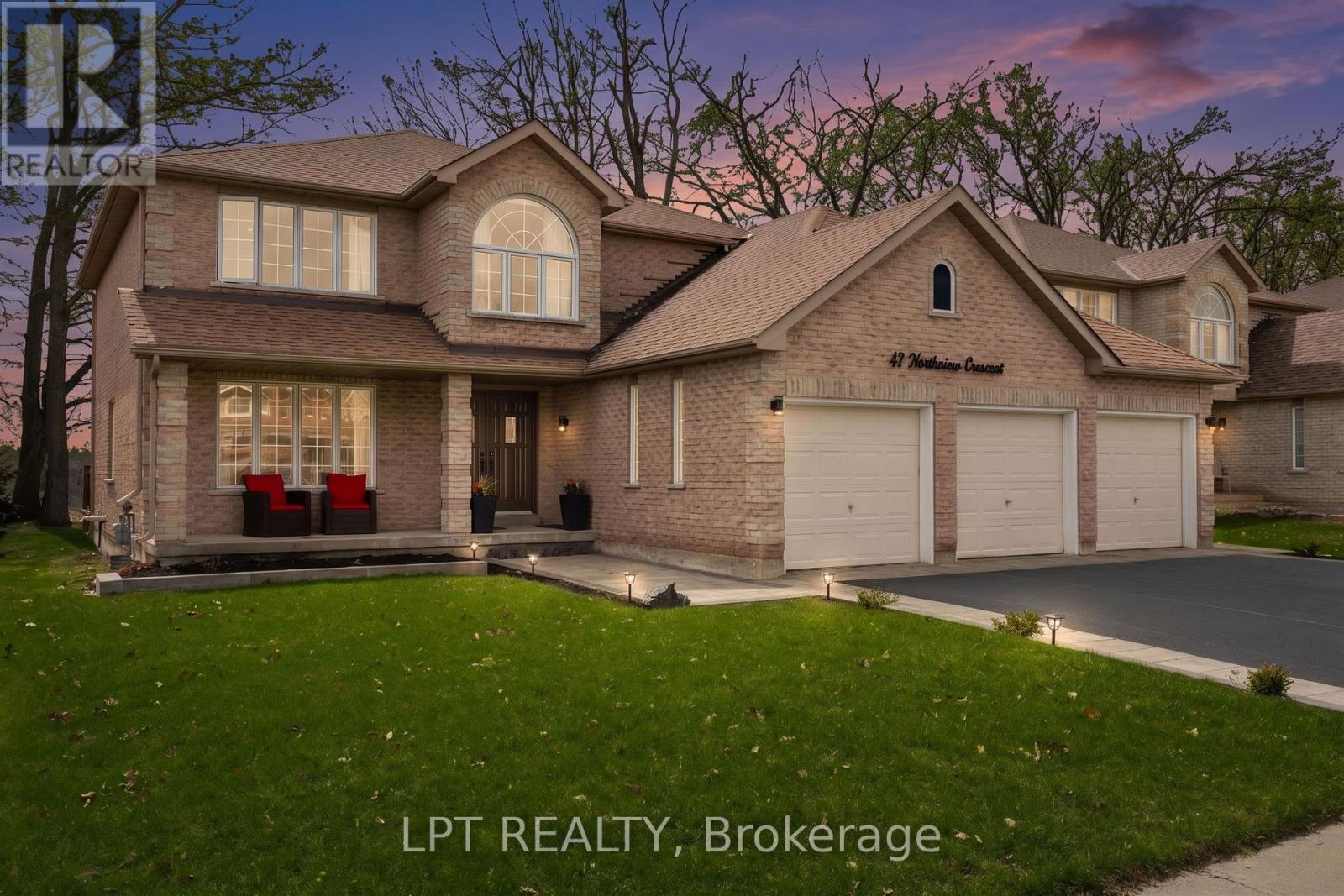 47 NORTHVIEW CRESCENT - 1