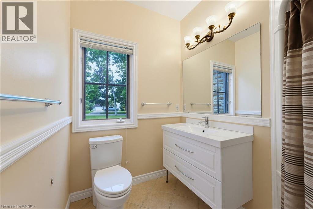 7-bedroom home for sale at 1 RUE CHATEAUX Terrace, Brantford ON · photo 21 of 51