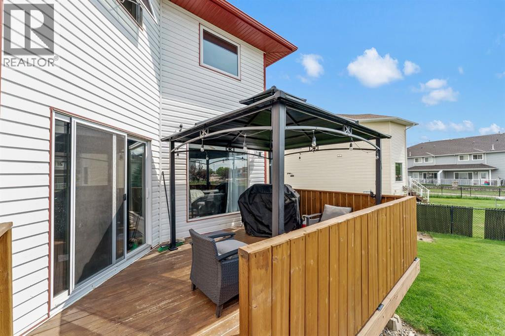 7 Northlands Crescent NE — photo 43