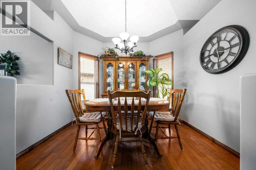 210 Vista Close SE — photo 8