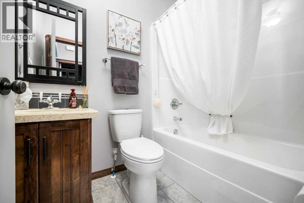 210 Vista Close SE — photo 23