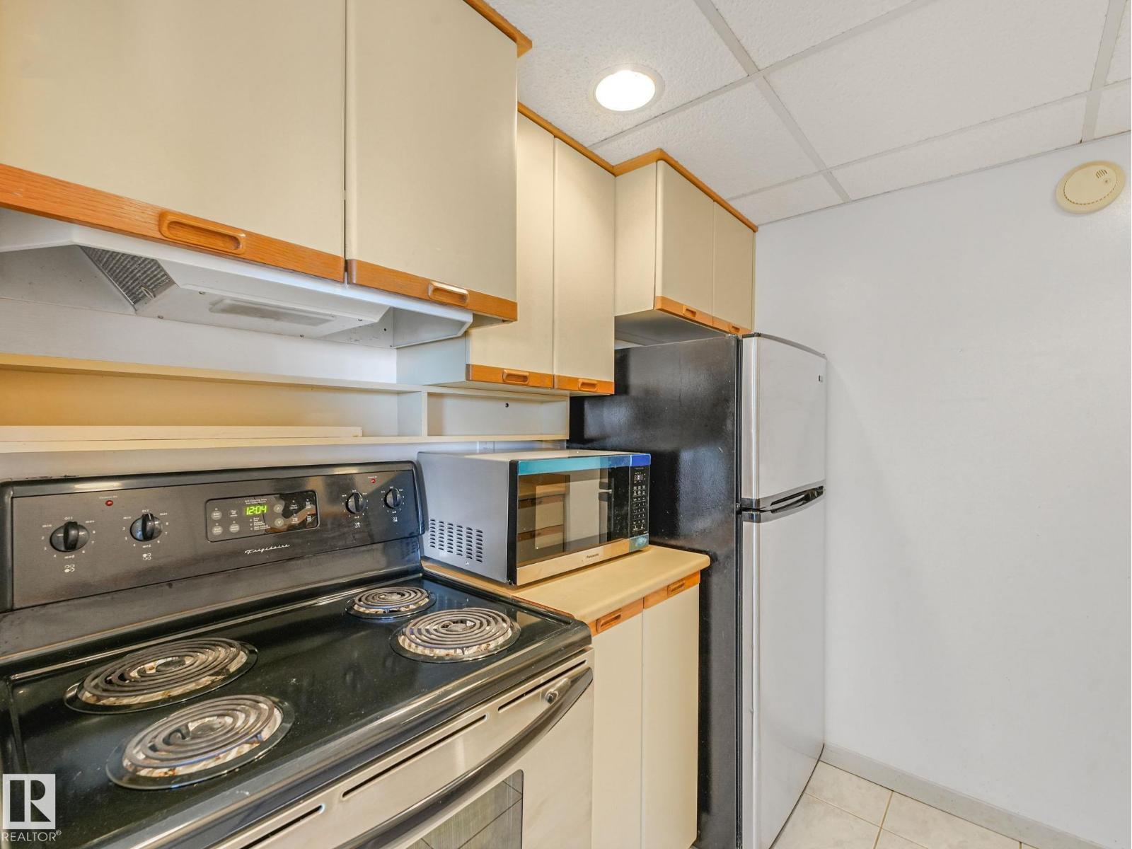 #1706 10045 117 ST NW - 16