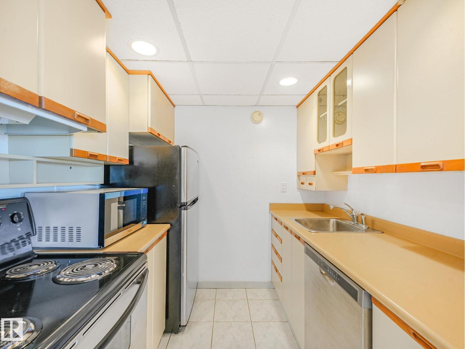 #1706 10045 117 ST NW - 18