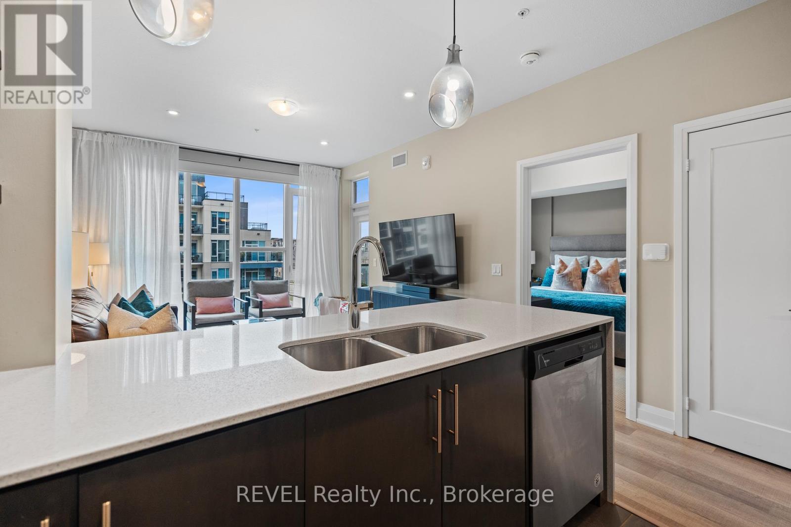 #410 16 CONCORD PLACE - 11