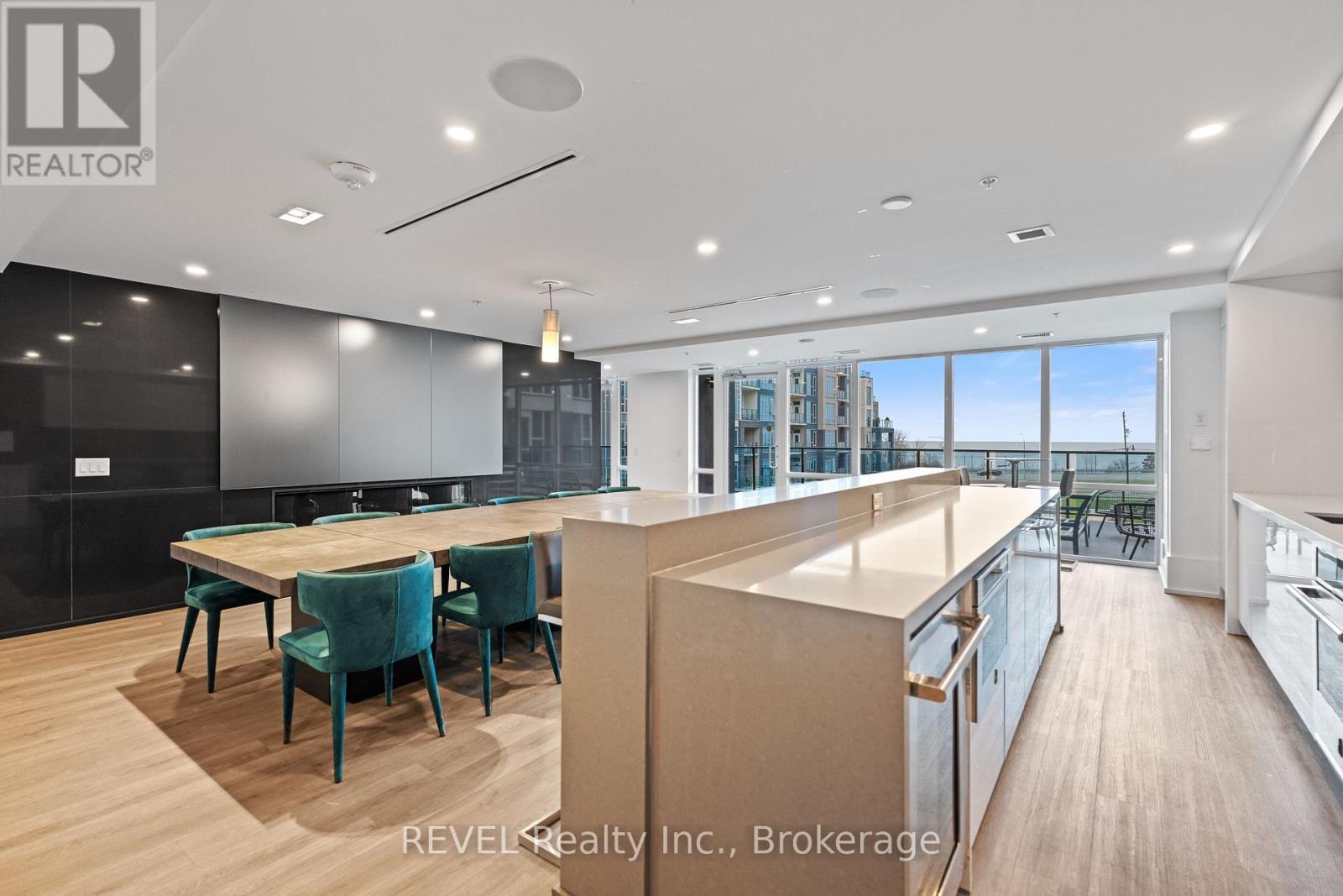 #410 16 CONCORD PLACE - 26