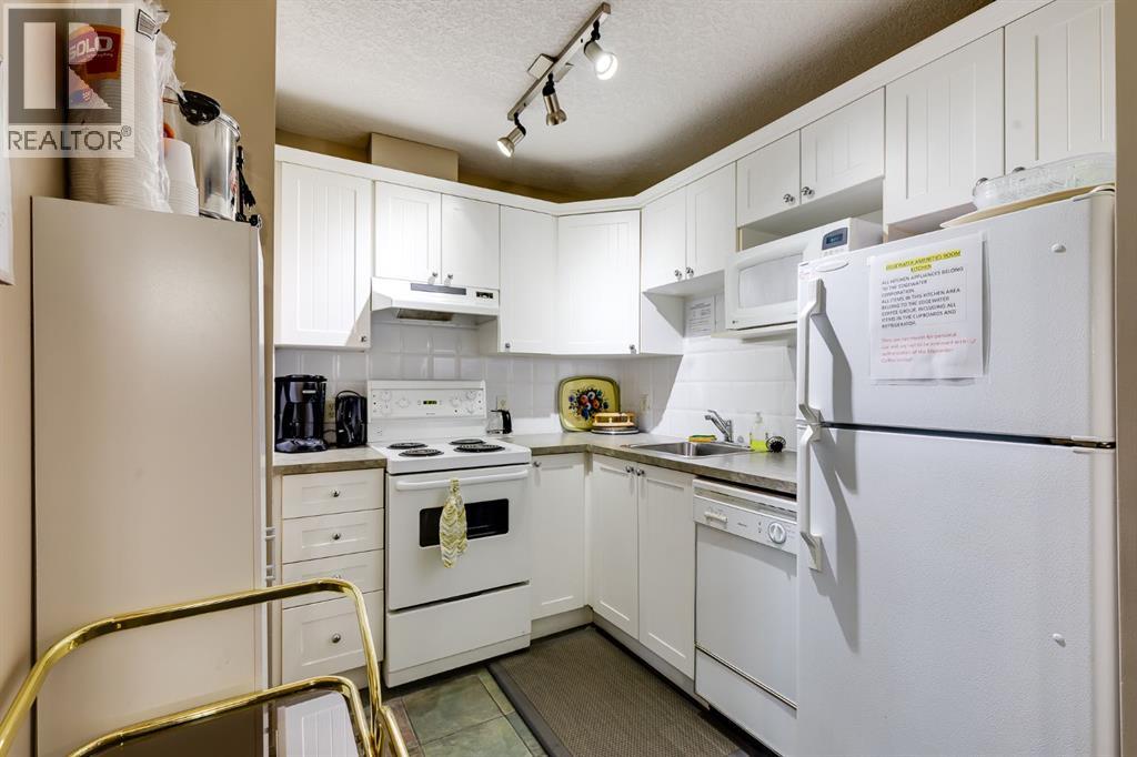 Full Kitchen off the Recreation Room