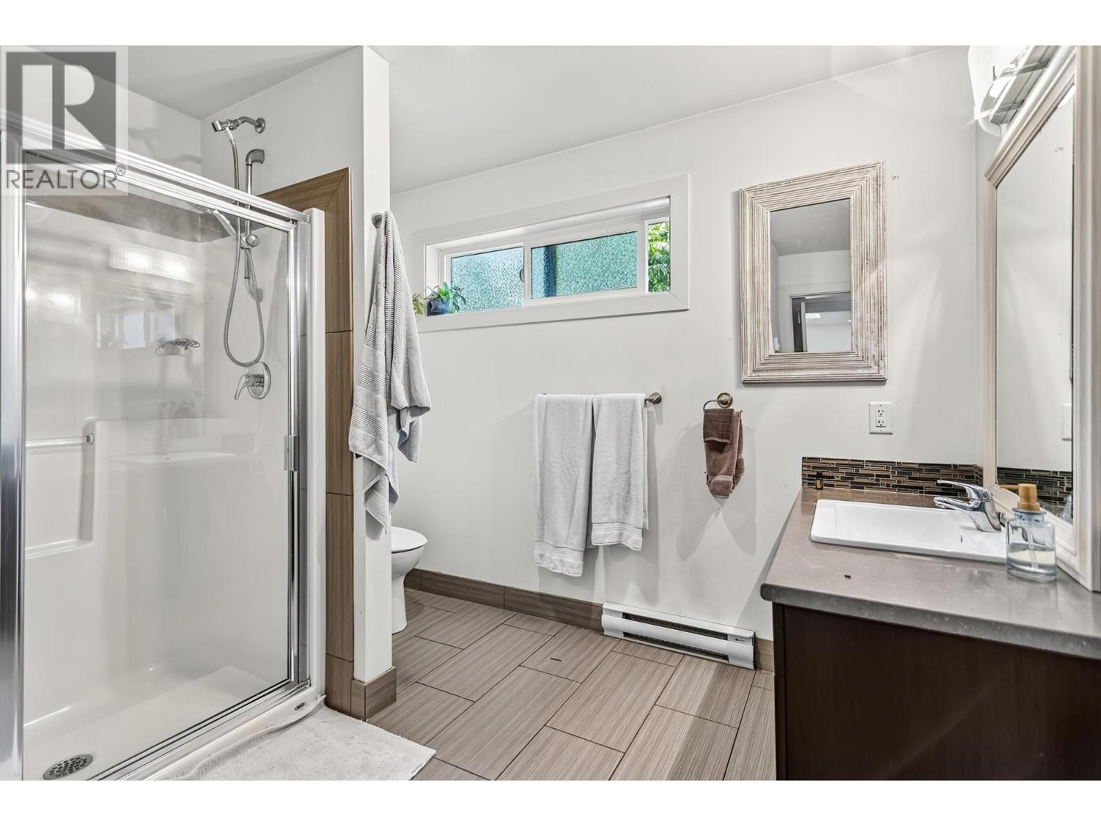 5631 PAGE ROAD, Sechelt