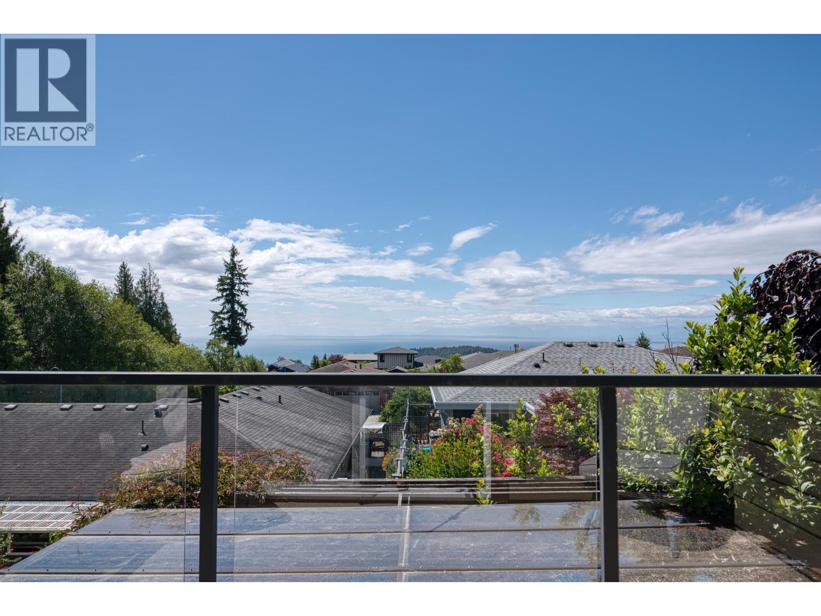 5631 PAGE ROAD, Sechelt