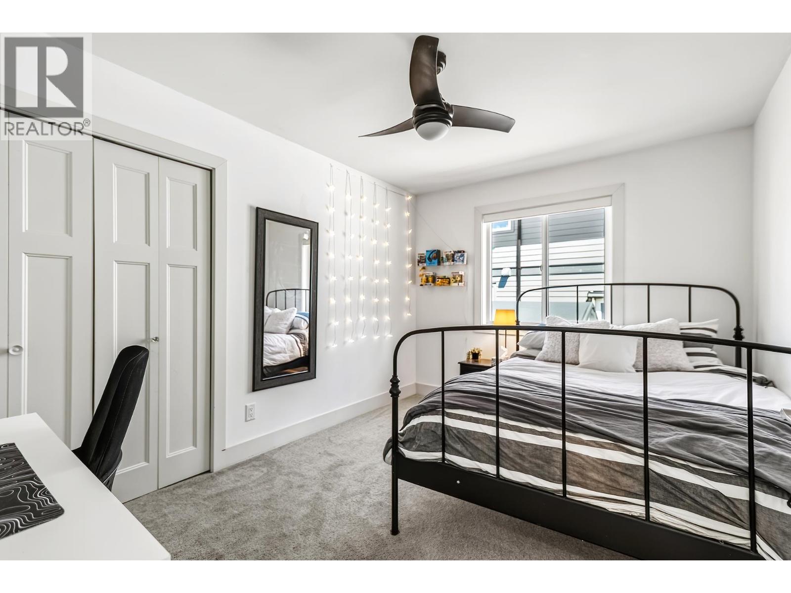 5631 PAGE ROAD, Sechelt