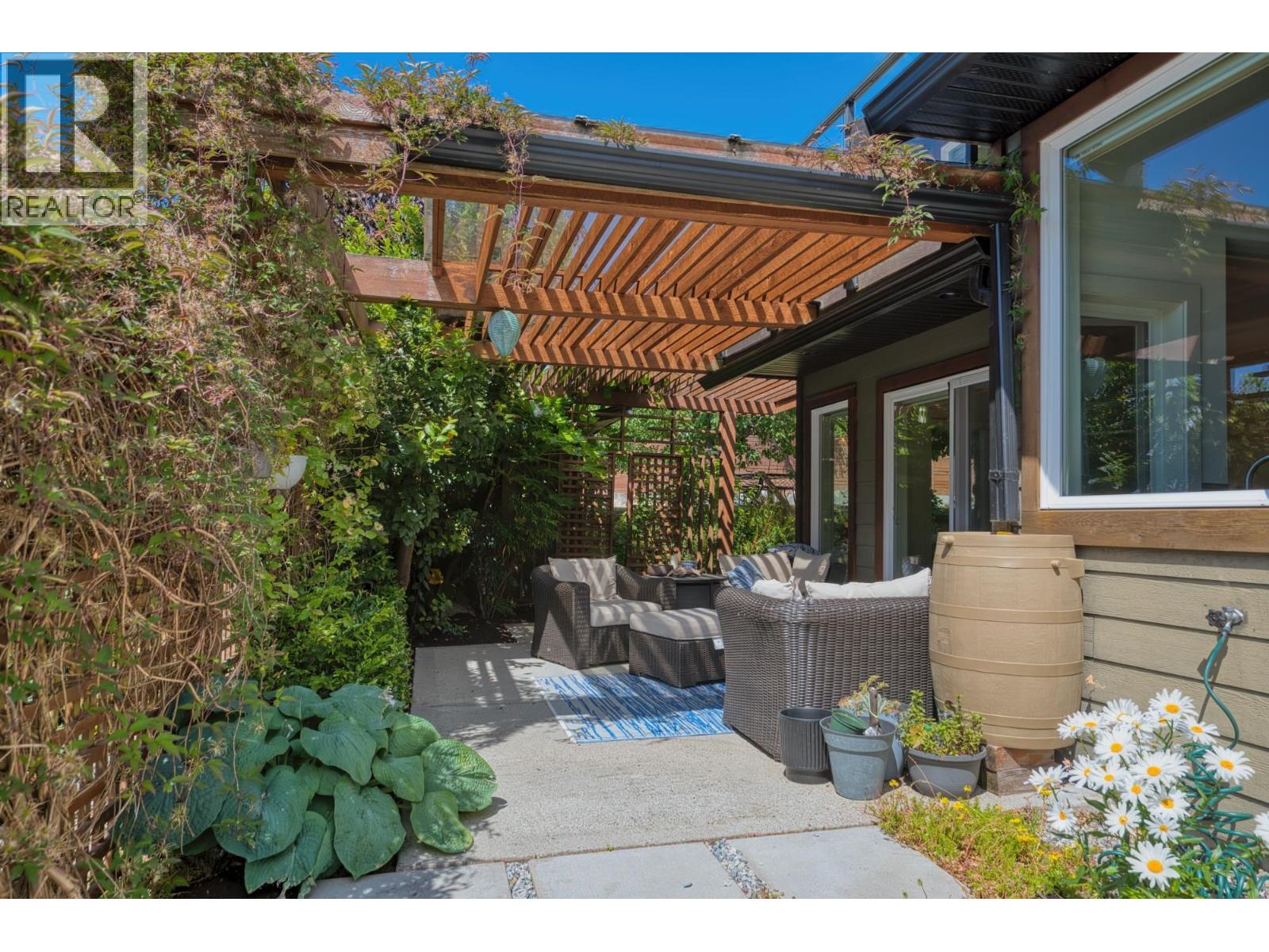5631 PAGE ROAD, Sechelt