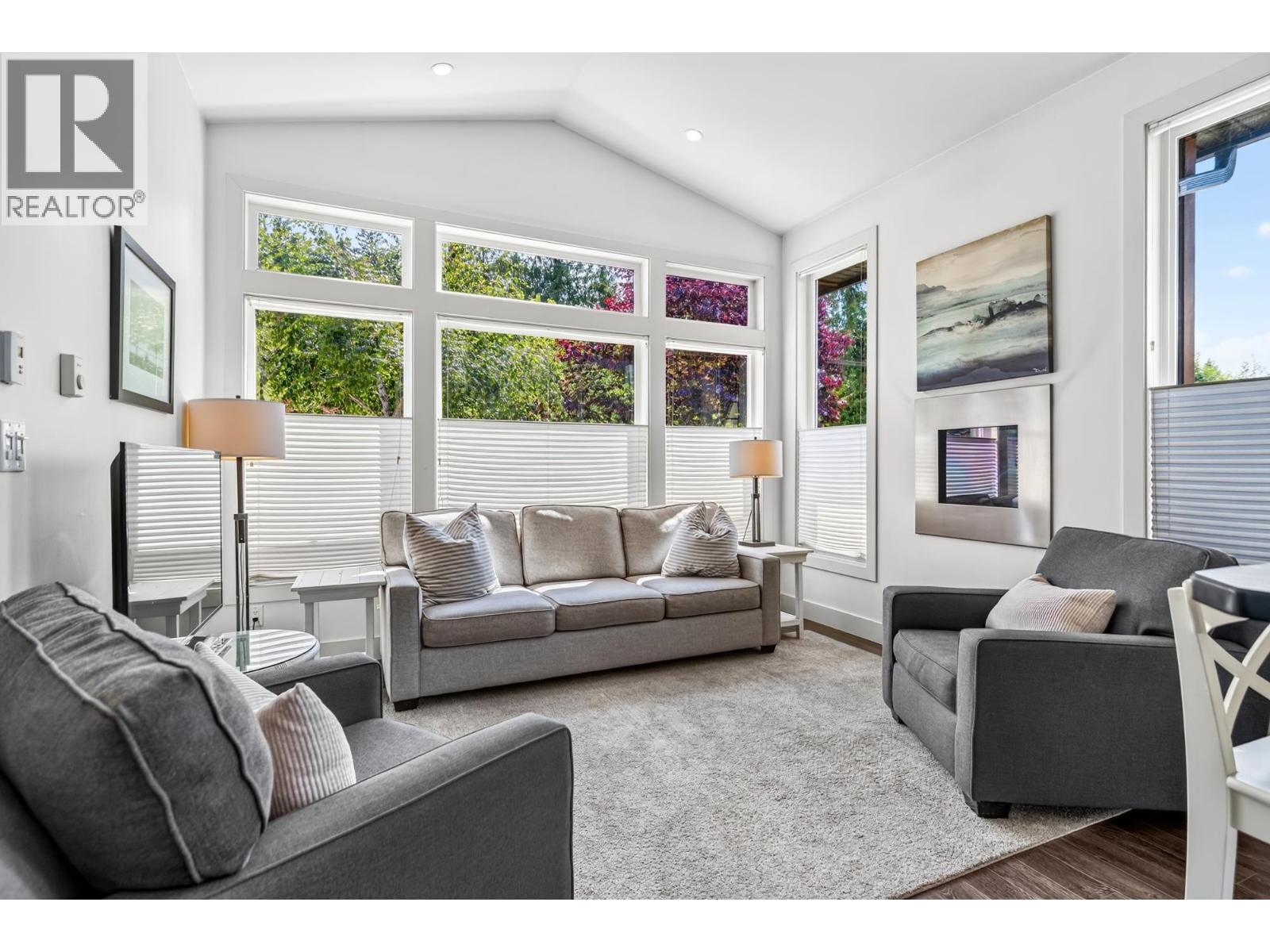5631 PAGE ROAD, Sechelt