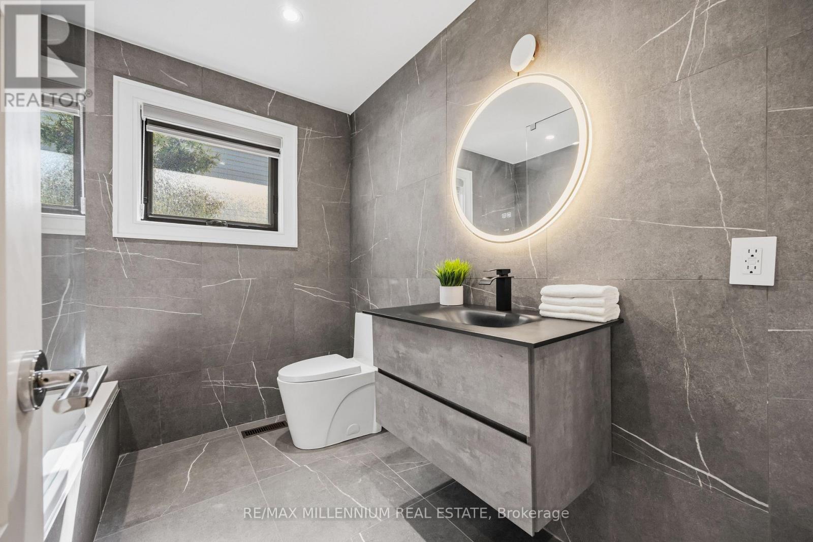 14 PORTREE CRESCENT - 34