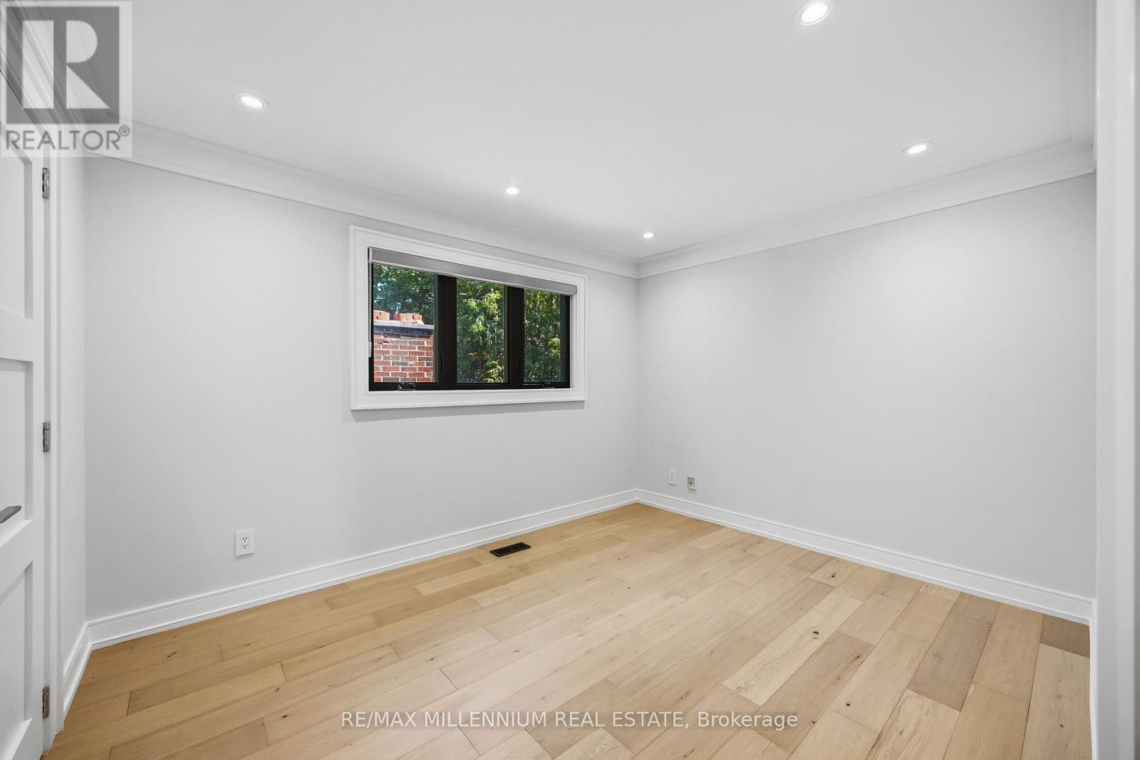 14 PORTREE CRESCENT - 32