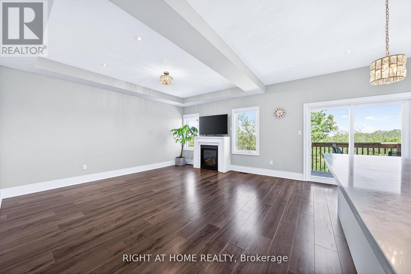 1160 PEELAR CRESCENT - 11