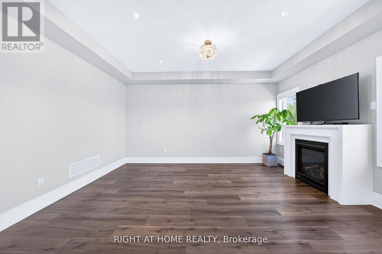 1160 PEELAR CRESCENT - 12