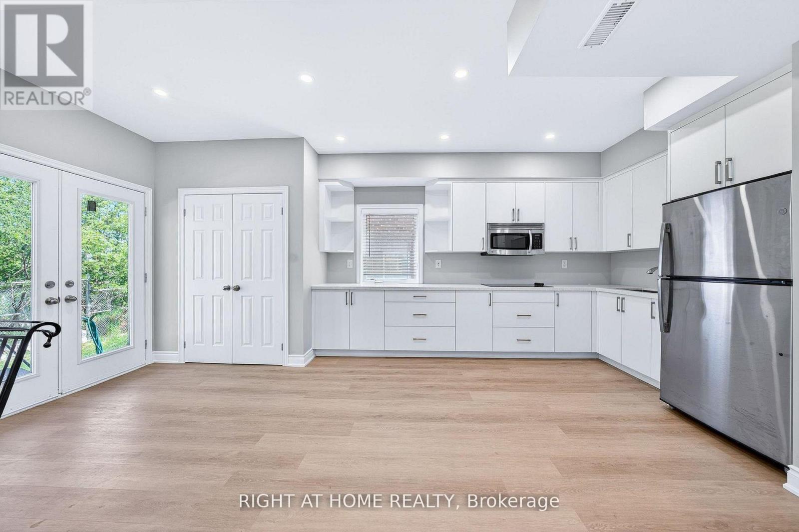 1160 PEELAR CRESCENT - 29
