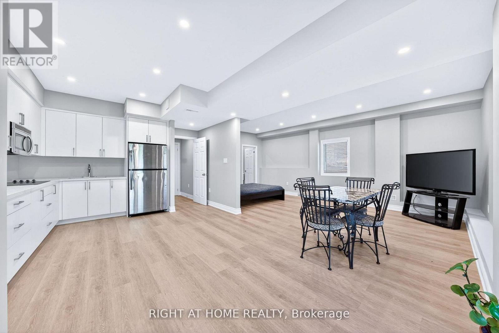 1160 PEELAR CRESCENT - 31