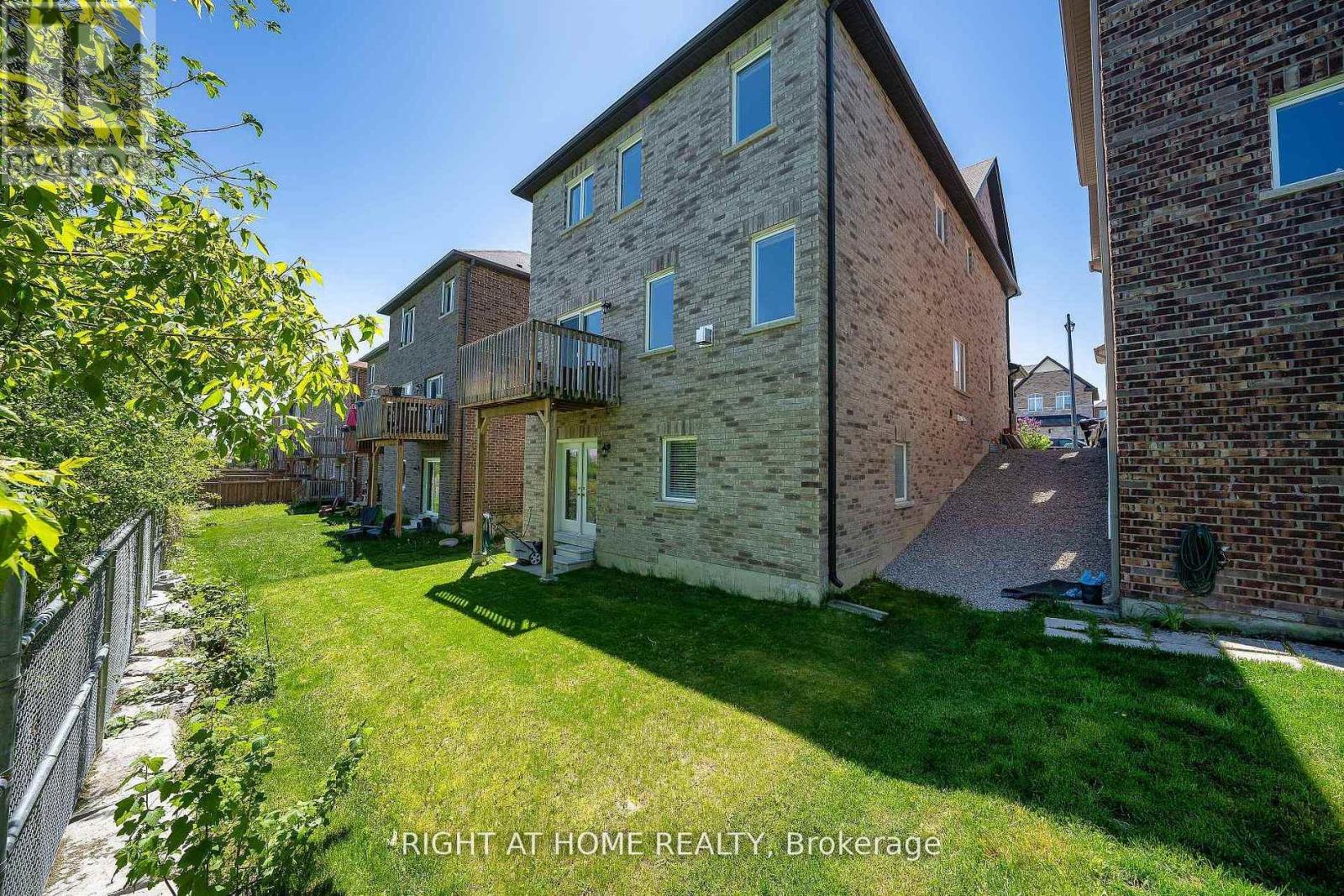 1160 PEELAR CRESCENT - 36